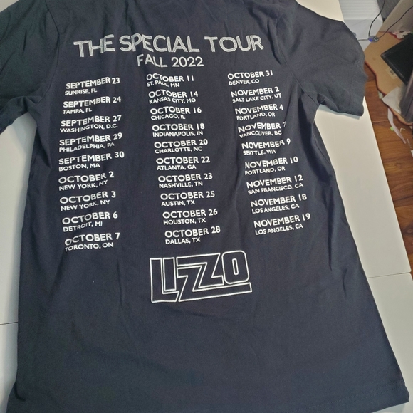 Lizzo Tour Shirt Medium - Picture 2 of 10